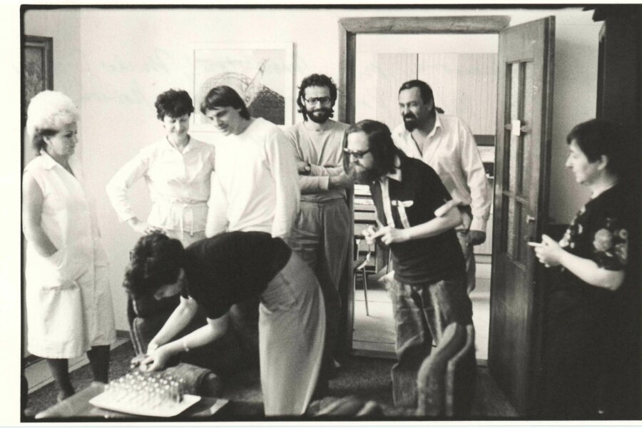 Zleva: Hana Beranová, Míla Navrátilová, Michal Gregor, Zdeněk Halla, Jiří Valoch, Karel Moudrý, Jiřina Hockeová, vpředu Hana Binderová